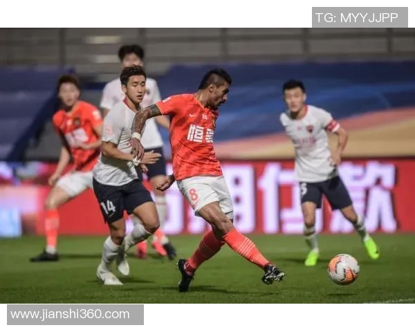 广州恒大淘宝队迎战深圳佳兆业队争夺中超积分榜重要位置